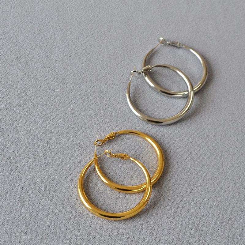 Hong Kong - style Round Hoop Earrings Plain Circle Design 925 Silver Studs Elegant And Chic - U&MORE