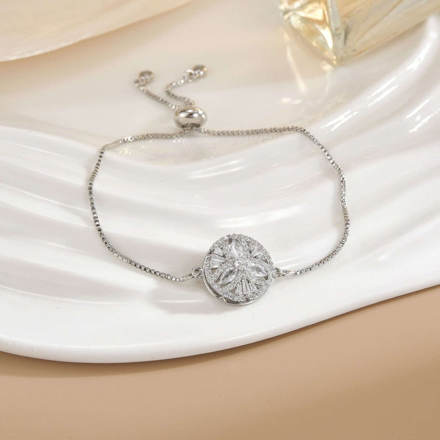 Simple Rotatable Flower Color - preserving Pure Copper Gold - plated Bracelet - U&MORE