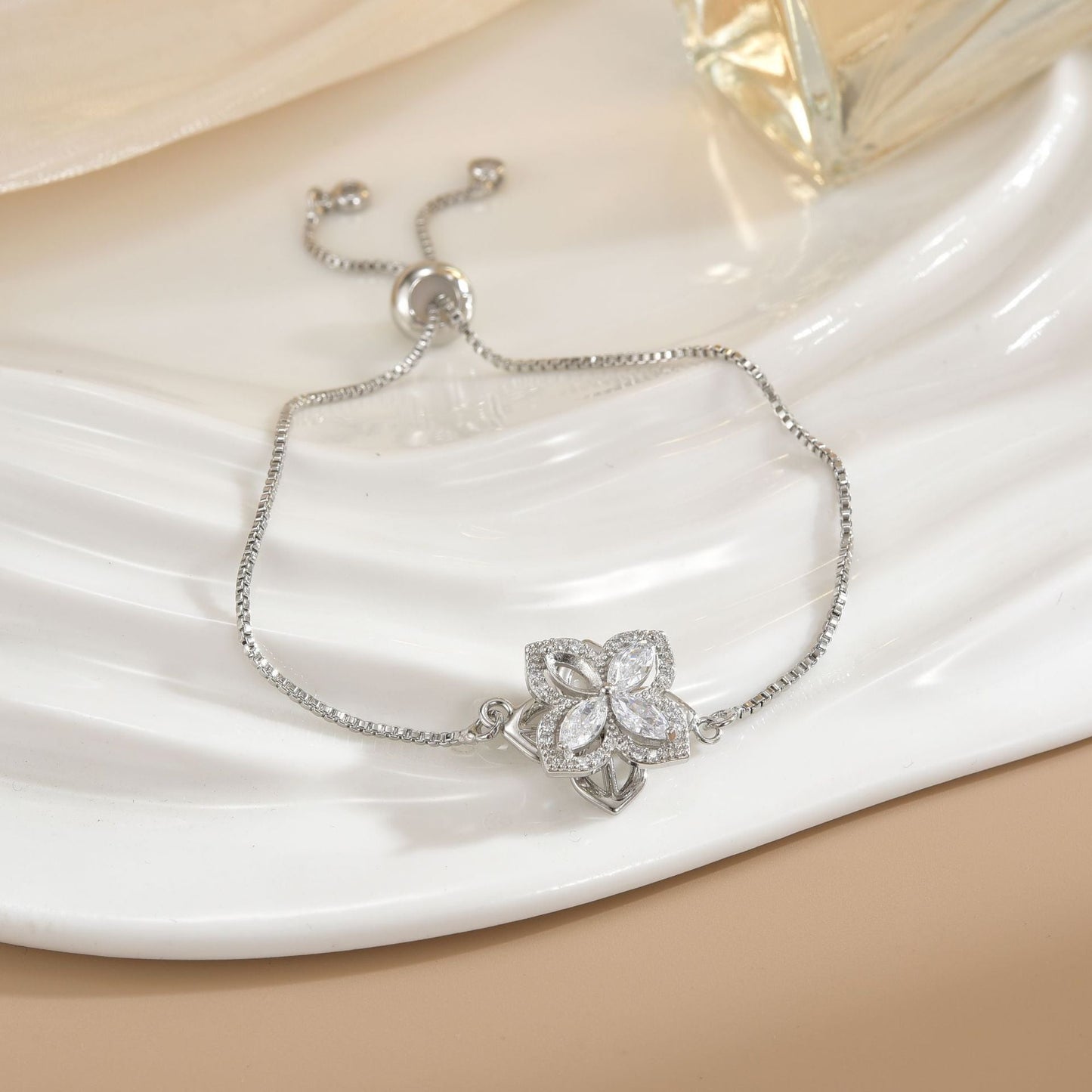 Simple Rotatable Flower Color - preserving Pure Copper Gold - plated Bracelet - U&MORE