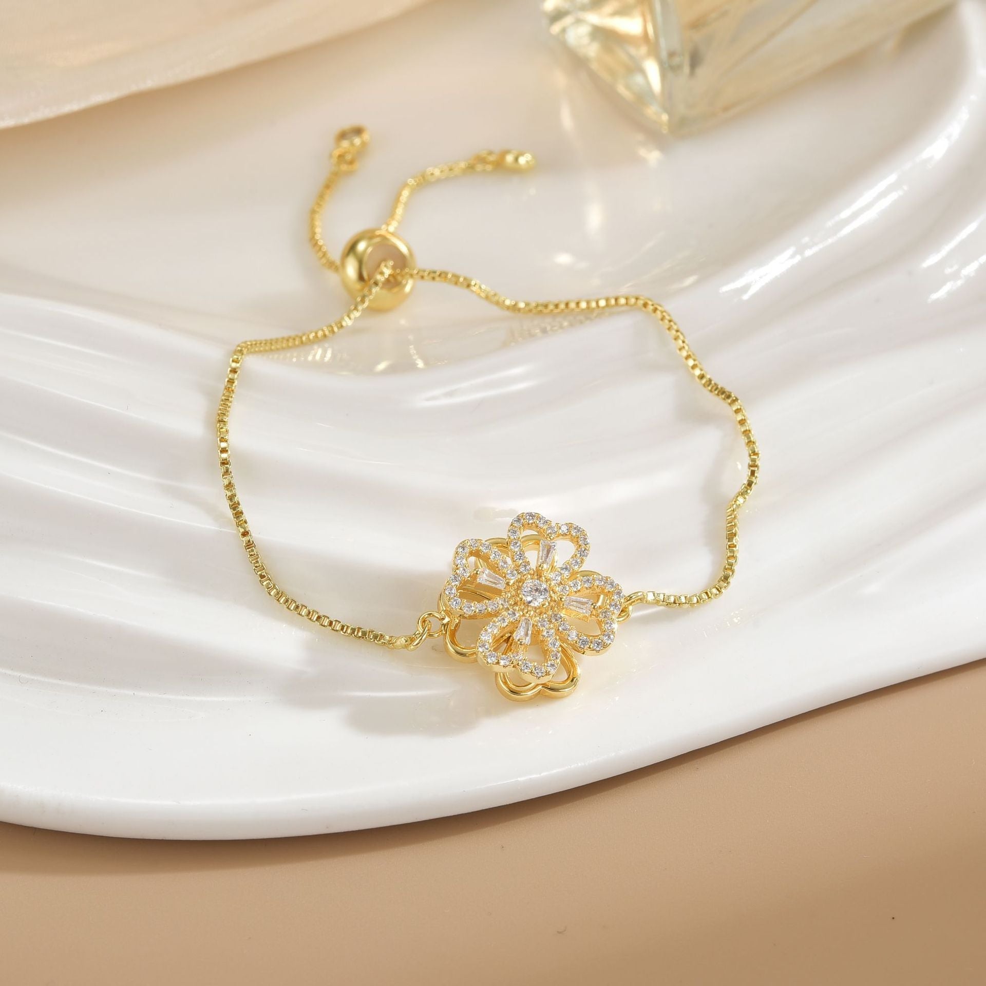 Simple Rotatable Flower Color - preserving Pure Copper Gold - plated Bracelet - U&MORE