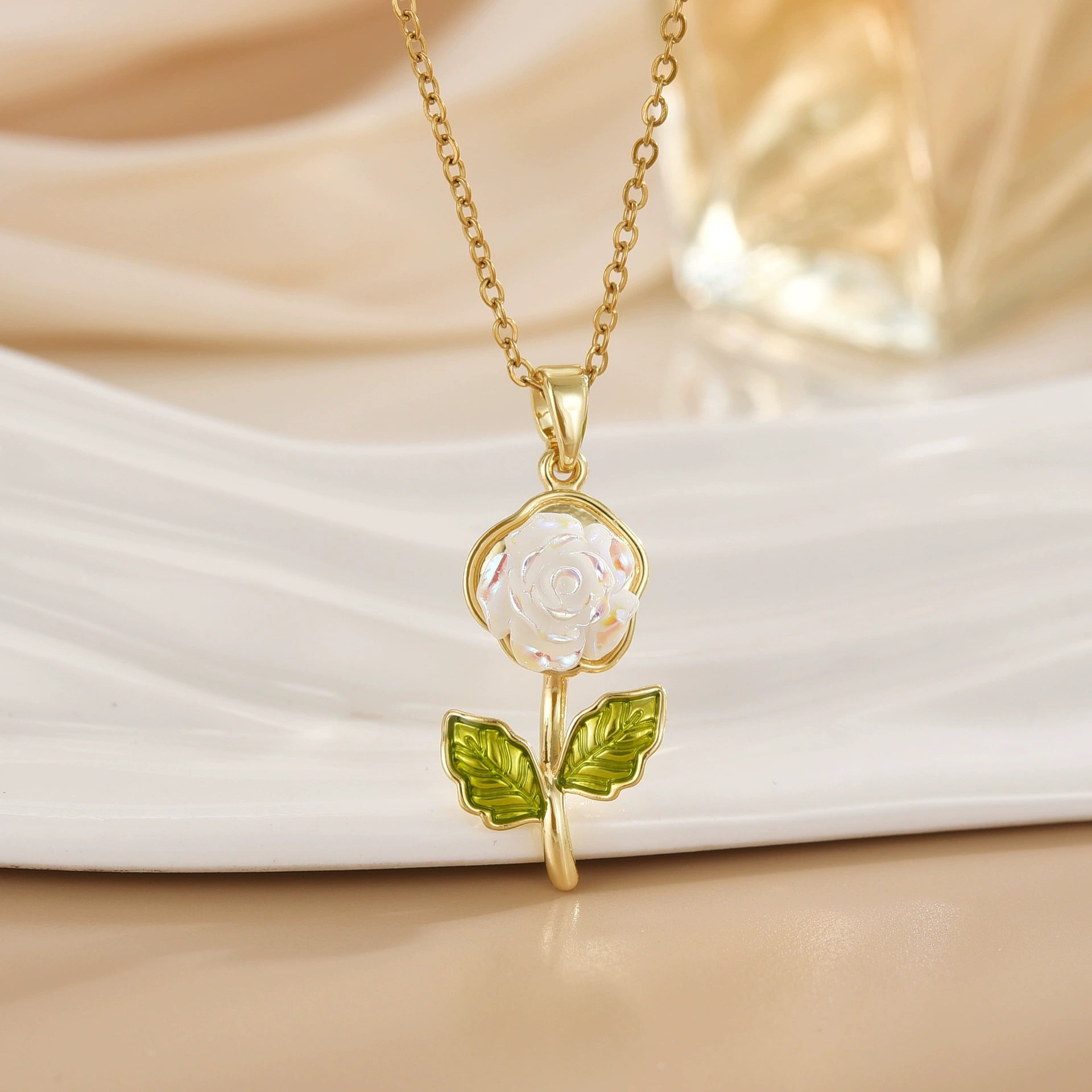 Women's Laser Gardenia Pendant Necklace Fashionable And Versatile Clavicle Chain - U&MORE