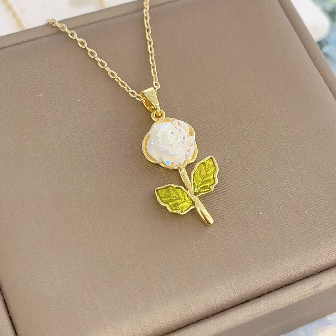 Women's Laser Gardenia Pendant Necklace Fashionable And Versatile Clavicle Chain - U&MORE